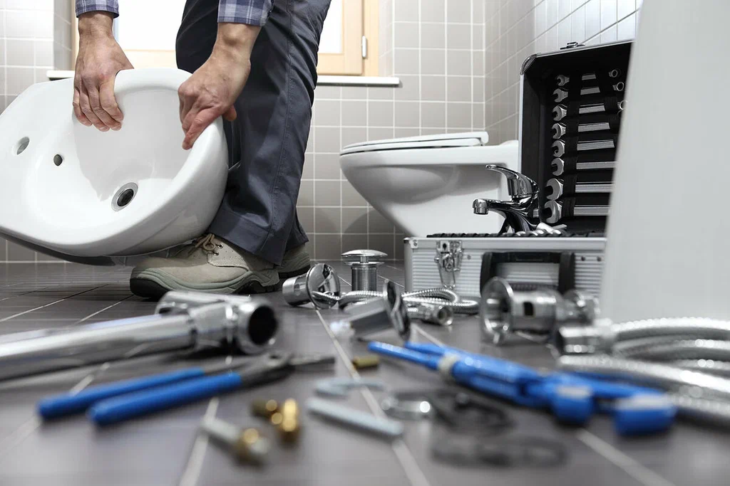 Plumbing tools prepared for a bathroom repair in Casa Grande